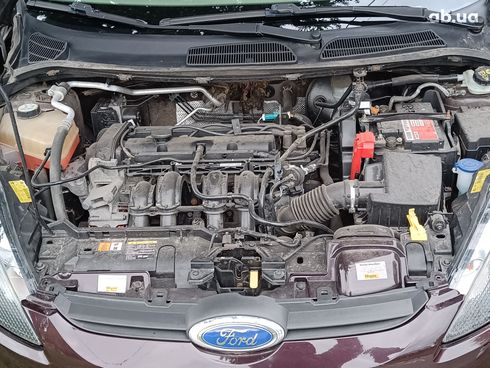 Ford Fiesta 2009 вишневый - фото 10