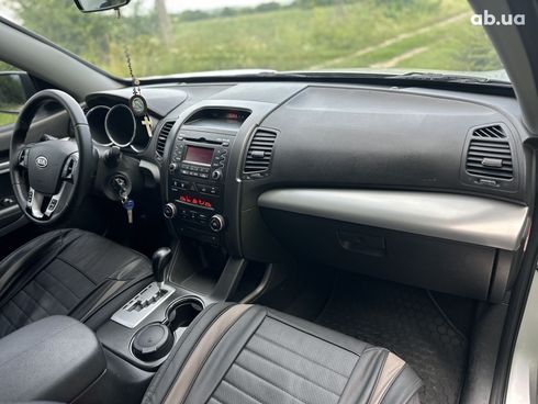 Kia Sorento 2012 серебристый - фото 9