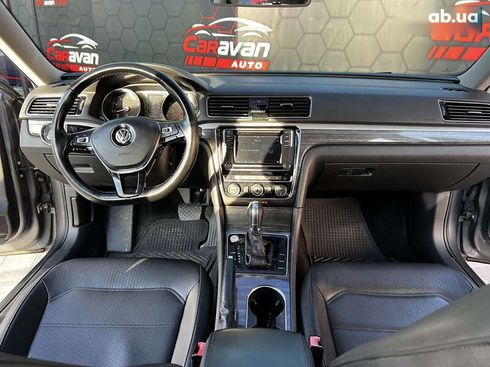 Volkswagen Passat 2017 - фото 17