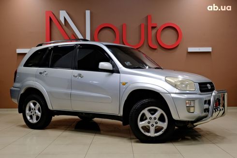 Toyota RAV4 2002 серебристый - фото 2