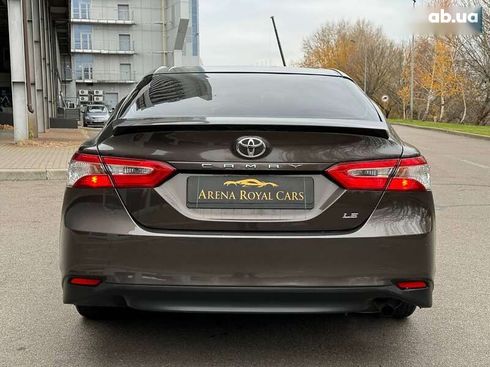 Toyota Camry 2017 - фото 7