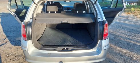 Opel Astra 2009 серебристый - фото 9