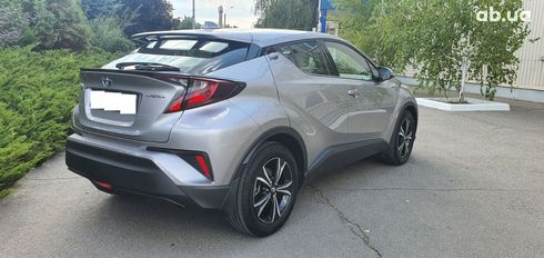 Toyota C-HR 2020 серый - фото 2