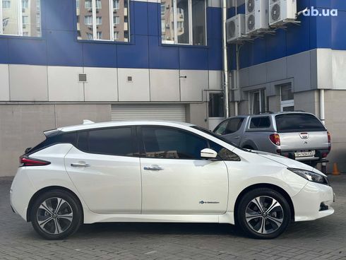 Nissan Leaf 2018 белый - фото 4