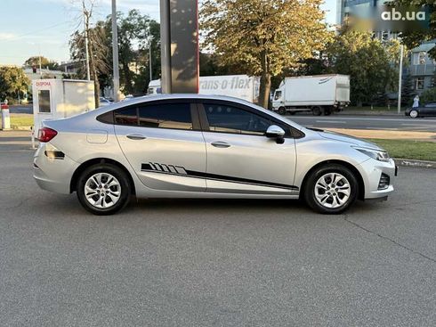 Chevrolet Cruze 2018 - фото 8