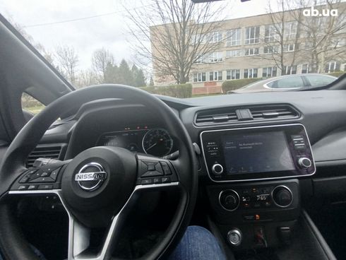 Nissan Leaf 2023 серебристый - фото 3