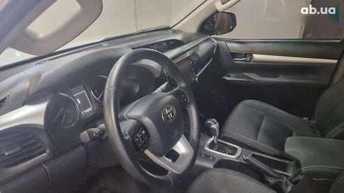 Toyota Hilux 2022 - фото 11