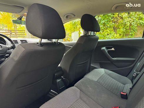 Volkswagen Polo 2015 белый - фото 24