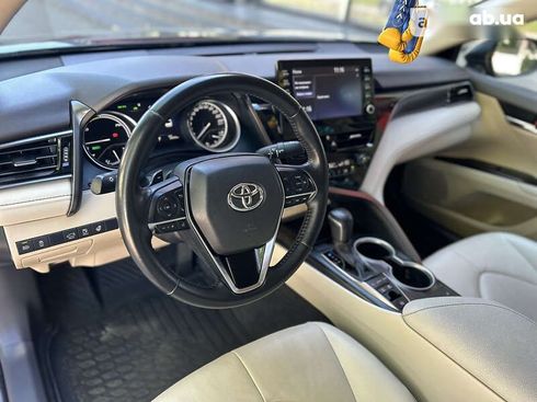 Toyota Camry 2021 - фото 23
