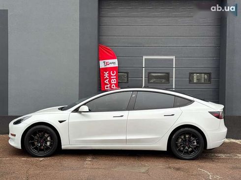 Tesla Model 3 2022 - фото 6