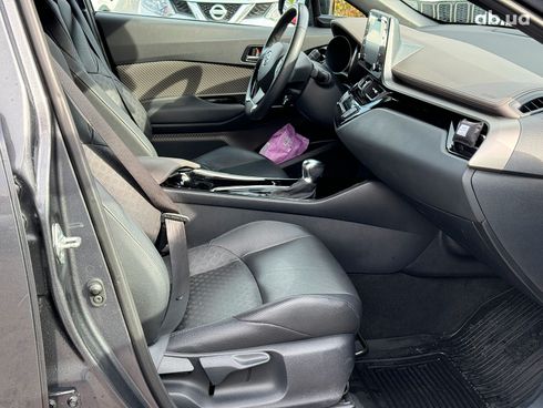 Toyota C-HR 2022 серый - фото 26