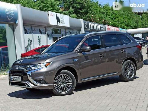 Mitsubishi Outlander 2019 - фото 2