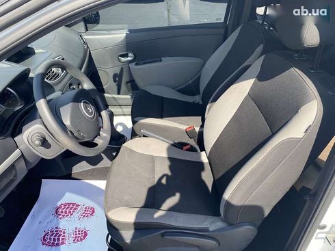 Renault Clio 2012 - фото 9