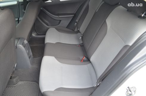 Volkswagen Jetta 2016 белый - фото 14