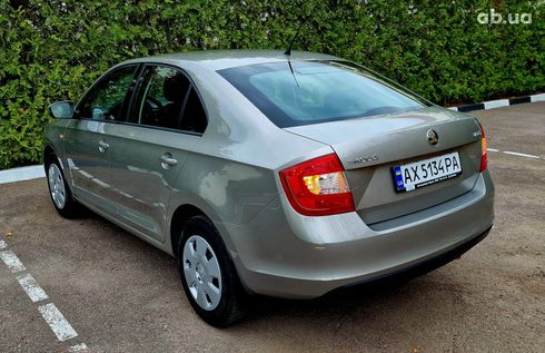 Skoda Rapid 2013 бежевый - фото 4