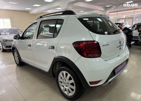 Renault Sandero Stepway 2017 белый - фото 10