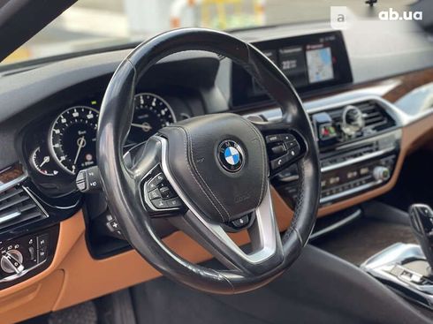 BMW 5 серия 2017 - фото 19