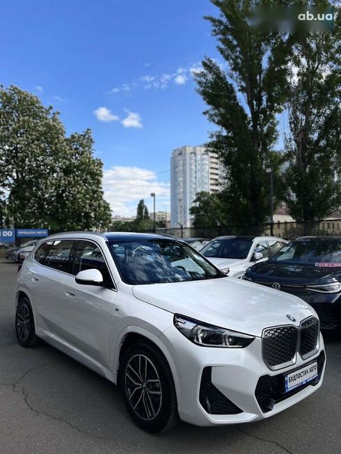 BMW iX1 2024 - фото 2