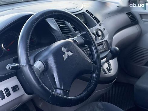 Mitsubishi Grandis 2006 - фото 16