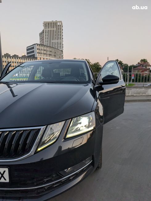 Skoda Octavia 2018 черный - фото 3