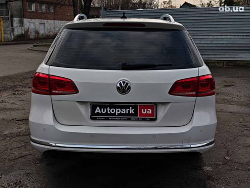 Volkswagen Passat 2012 белый - фото 10