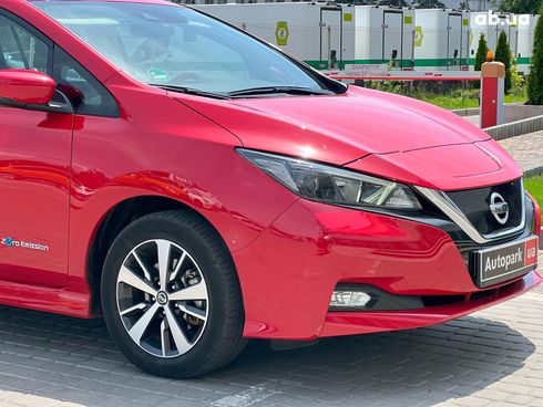 Nissan Leaf 2018 красный - фото 21