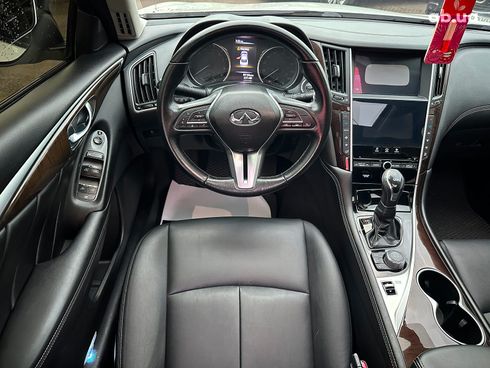 Infiniti Q50 2018 белый - фото 28