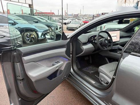 Zeekr 001 2025 - фото 17