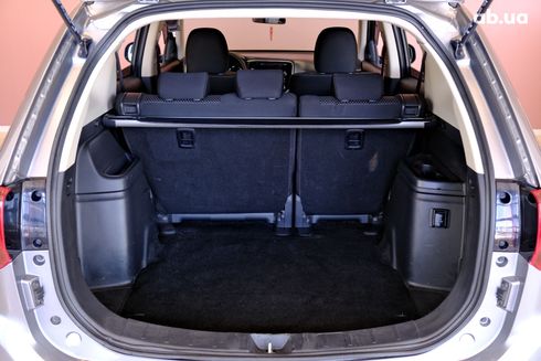 Mitsubishi Outlander 2019 серый - фото 9