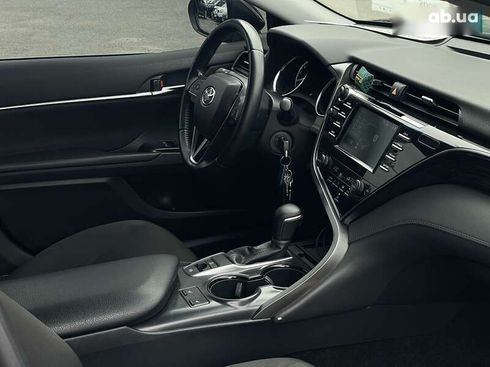 Toyota Camry 2019 - фото 17