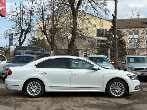 Volkswagen Passat 2016 белый - фото 8