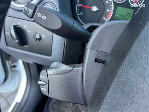 Ford Fusion 2011 белый - фото 24