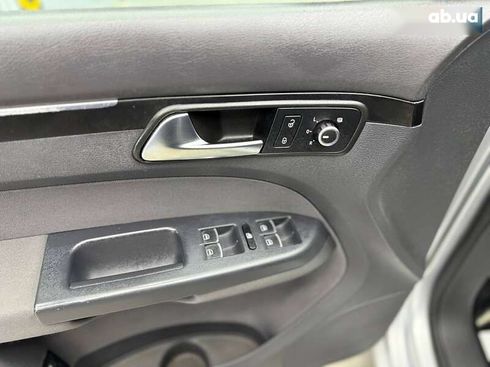 Volkswagen Touran 2012 - фото 24