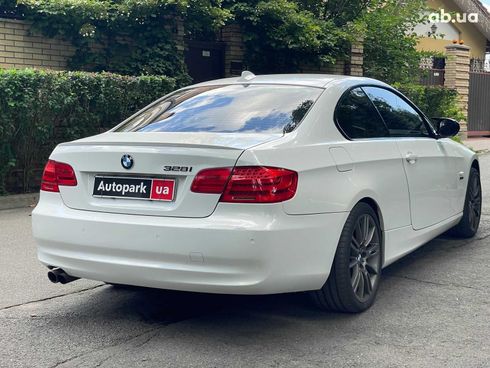 BMW 3 серия 2010 белый - фото 17