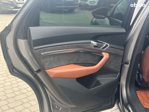 Audi E-Tron 2019 серый - фото 35