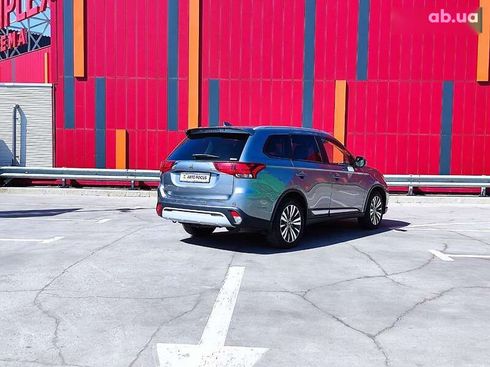 Mitsubishi Outlander 2021 - фото 8