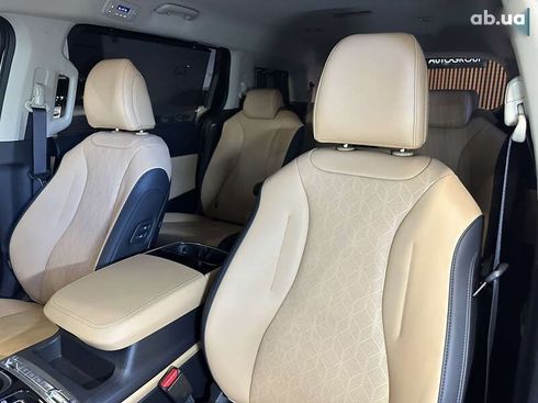 Kia Carnival 2021 - фото 22