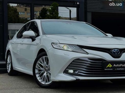 Toyota Camry 2020 - фото 10