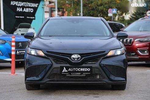 Toyota Camry 2020 - фото 2