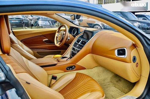 Aston Martin DB11 2017 - фото 17