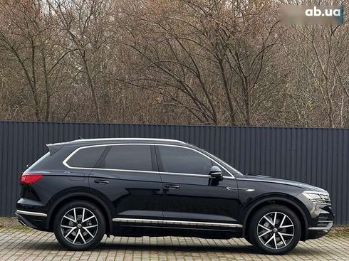 Volkswagen Touareg 2022 - фото 3