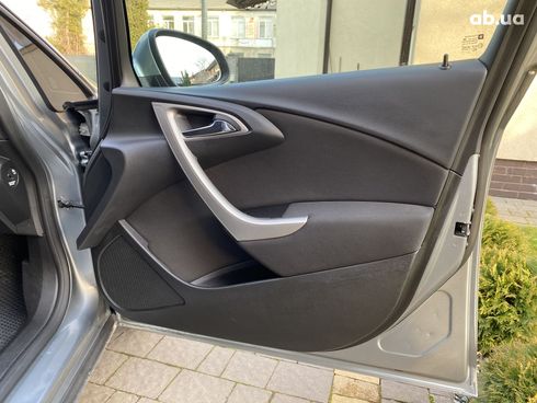 Opel Astra J 2011 серый - фото 11