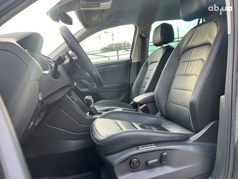 Volkswagen Tiguan 2019 серый - фото 17