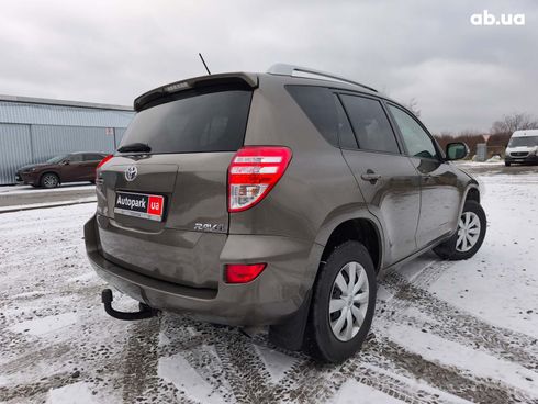 Toyota RAV4 2009 коричневый - фото 8