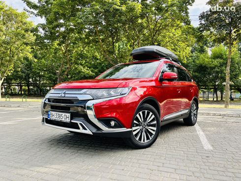 Mitsubishi Outlander 2020 красный - фото 2