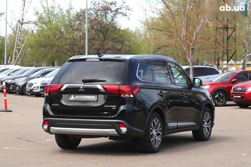Mitsubishi Outlander 2017 - фото 4