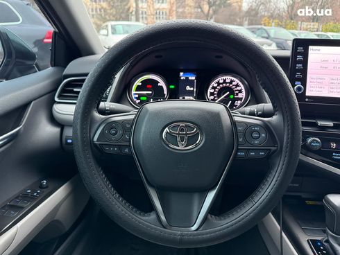 Toyota Camry 2022 серый - фото 26