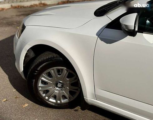 Skoda Octavia 2019 - фото 10