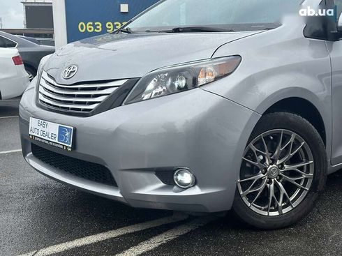 Toyota Sienna 2012 - фото 12