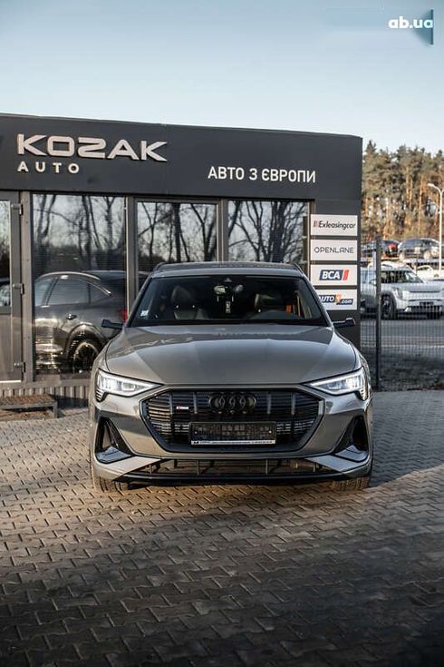 Audi E-Tron 2022 - фото 6